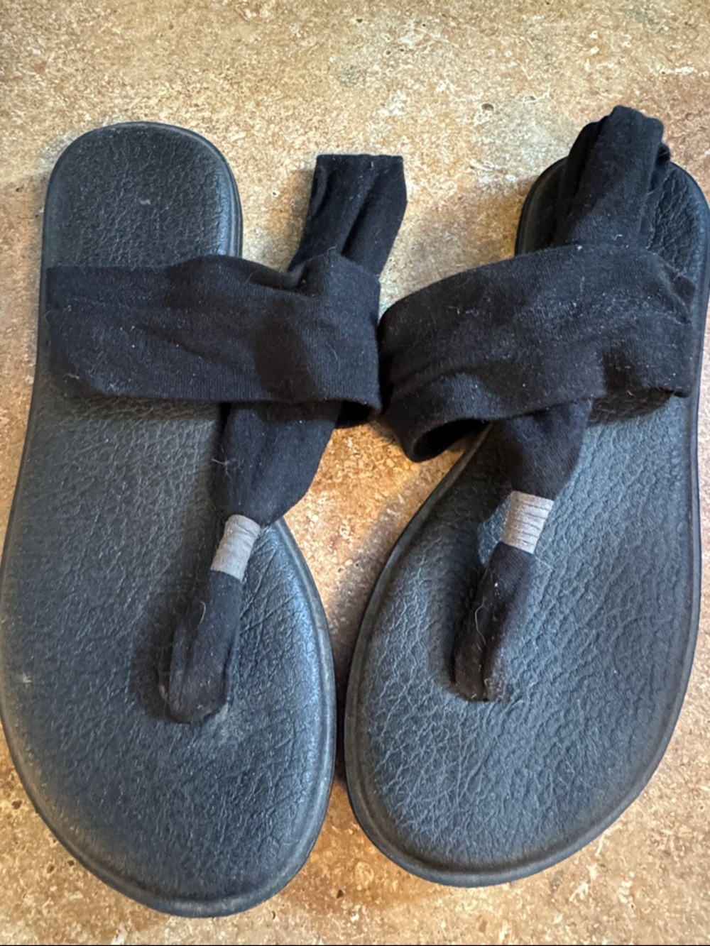Sanuk Black Fabric Wrap Toe-Post Sandals